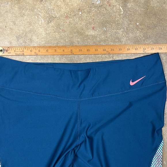 Nike Leggings in Green-Turquoise color way
Size: 3x - Picture 8 of 9